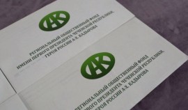 Пострадавшие при обрушении балкона в Ишхой-Юрте получили денежную помощь от РОФ им. А.-Х. Кадырова| грозный, чгтрк