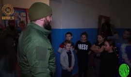 РОФ им. А.-Х. Кадырова раздал новогодние подарки детям Донбасса