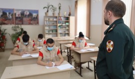 Офицеры Росгвардии провели урок мужества со школьниками города Грозного