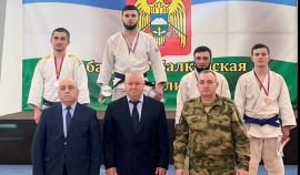 Сотрудник Росгвардии из Чеченской Республики завоевал золото на окружном чемпионате по дзюдо| грозный, чгтрк