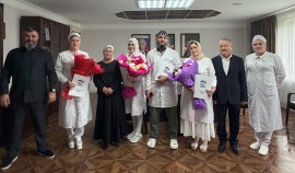 «Единая Россия» поздравила медицинских работников в ЧР с профессиональным праздником| грозный, чгтрк