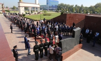 В Грозном возложили цветы к обелиску Ахмата-Хаджи Кадырова на Аллее Славы