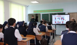 «Единая Россия» и МЧС проводят для школьников ЧР уроки безопасного обращения с пиротехникой