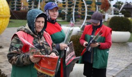 Активисты «Единой России» поздравили чеченских женщин с Днем матери
