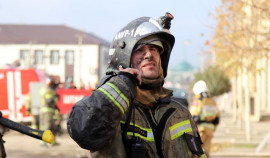 В Грозном сотрудник МЧС спас из горящего автомобиля двух мужчин