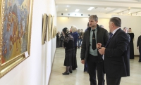 В Грозном открылась выставка картин, приуроченная ко Дню Конституции ЧР