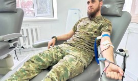 В Грозном военнослужащие минометной батареи сдали более 15 литров крови