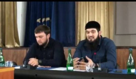 Мансур Абдулаев провел расширенное совещание с руководителями городских образовательных учреждений