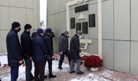 В Администрации Главы и Правительства ЧР почтили память коллег, погибших при теракте в 2002 году