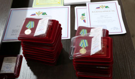 Чеченских судебных приставов наградили в честь профессионального праздника| грозный, чгтрк