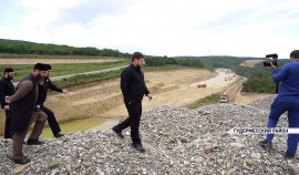 Рамзан Кадыров проинспектировал строительство третьей очереди обхода Гудермеса на Р-217 «Кавказ»