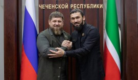 Магомед Даудов и депутаты Парламента ЧР поздравили с днем рождения Главу ЧР Рамзана Кадырова