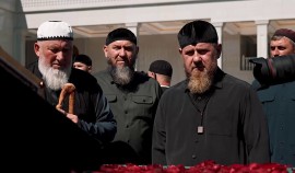 Рамзан Кадыров посетил выставку, где представлена частица посоха Пророка Мусы (мир ему)