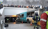 Автобус въехал в толпу людей на западе Москвы