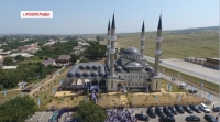 Глава ЧР вместе с участниками исламской конференции посетил открытие мечети в Кошкельды