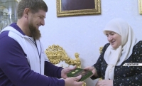 Рамзан Кадыров вручил Аймани Несиевне медаль "Памяти Ахмата-Хаджи Кадырова, Первого Президента ЧР"