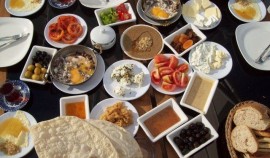 Россияне покупают в Турции еду в четыре раза чаще, чем одежду
