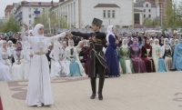 В Чечне проходит ежегодный фестиваль-конкурс парного национального танца "Нохчийн хелхар"