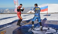 Росгвардеец из Чеченской Республики стал победителем бойцовского турнира на вершине Эльбруса