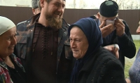 Кадыров побывал в гостях у родных Ахмеда Закаева
