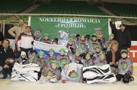 В Грозном легенды советского спорта дали мастер-класс начинающим хоккеистам
