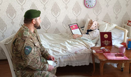 В преддверии Дня Великой Победы росгвардейцы навестили тружеников тыла в Чеченской Республике