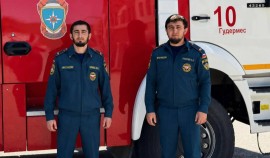 В Гудермесе сотрудники МЧС спасли провалившуюся в выгребную яму трехлетнюю девочку| грозный, чгтрк