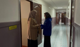 Активисты «Молодой Гвардии» поздравили преподавателей с Днём бабушек и дедушек| грозный, чгтрк