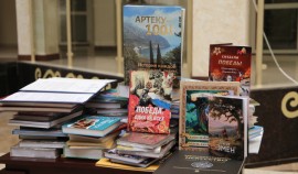 Книжный фонд Национальной библиотеки ЧР пополнился изданиями крымских авторов| грозный, чгтрк