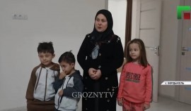 Айшат Кадырова помогла многодетной семье из Грозного обрести новый дом