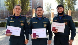 Три сотрудника МЧС России из ЧР стали почетными донорами страны| грозный, чгтрк