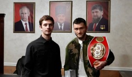Эли Кадыров вручил денежную премию от РОФ им. A.-X. Кадырова чеченскому боксеру| грозный, чгтрк