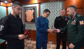 В ЧР семьям погибших росгвардейцев вручили краповые береты