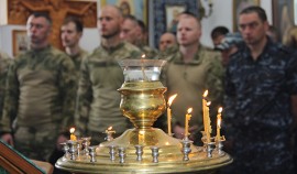 В Чеченской Республике военнослужащие и сотрудники ОГВ(с) приняли участие в праздничной литургии| грозный, чгтрк
