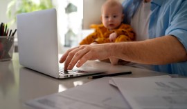 У работающих родителей в ЧР остается месяц для оформления ежегодной семейной выплаты