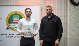 В честь Международного дня шахмат Зелимхан Ахматов наградил Ахмада Бимиева