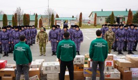 В Грозном «Юные Кадыровцы» поздравили росгвардейцев с Днем защитника Отечества