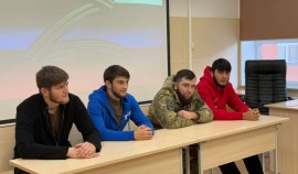 В ЧГУ им. А. А. Кадырова прошла встреча студентов с участником СВО