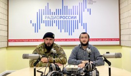 Боец ОМОН «АХМАТ-1» поделился особенностями службы в эфире регионального радио