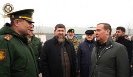 Рамзан Кадыров вместе с Дмитрием Медведевым и Юрием Чайкой посетили военный комиссариат ЧР