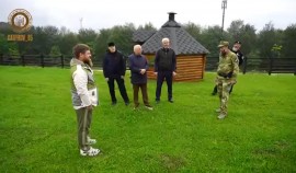 Рамзан Кадыров вместе с соратниками посетил этнографический комплекс 