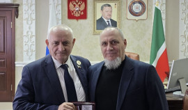 Председатель Парламента ЧР Шаид Жамалдаев и ряд депутатов были награждены медалями «Патриот России»| грозный, чгтрк