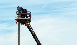 Энергетики «Чеченэнерго» повысили надежность электроснабжения села Новые Атаги| грозный, чгтрк