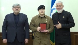 Казбек Коков наградил Адама Кадырова орденом «За заслуги перед Кабардино-Балкарской Республикой»