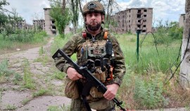 Лейтенант Саламбек Тамхаев награждён медалью «За отвагу» указом Президента России| грозный, чгтрк