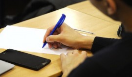 Минпросвещения РФ не планирует еще раз переносить итоговое сочинение для учащихся одиннадцатых классов