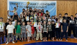 Чеченская Республика завоевала общекомандное первое место в турнире по вольной борьбе в Дагестане