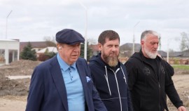 Рамзан Кадыров и Микаил Гуцериев посетили строящийся исламский центр в Грозном| грозный, чгтрк