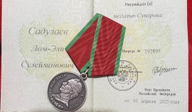 Лейтенант Лом-Эли Садулаев награждён медалью Суворова за мужество на СВО| грозный, чгтрк