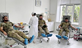 Военнослужащие Росгвардии в ЧР сдали кровь для онкобольной жительницы Грозного